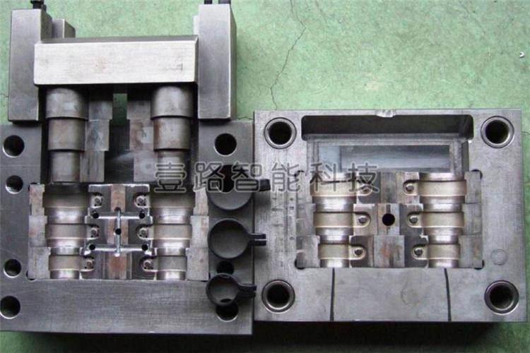 塑胶模具的抛光应沿着工件脱模的方向进行